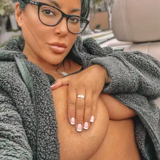 pornstar-Kiara-Mia-onlyfans-nude